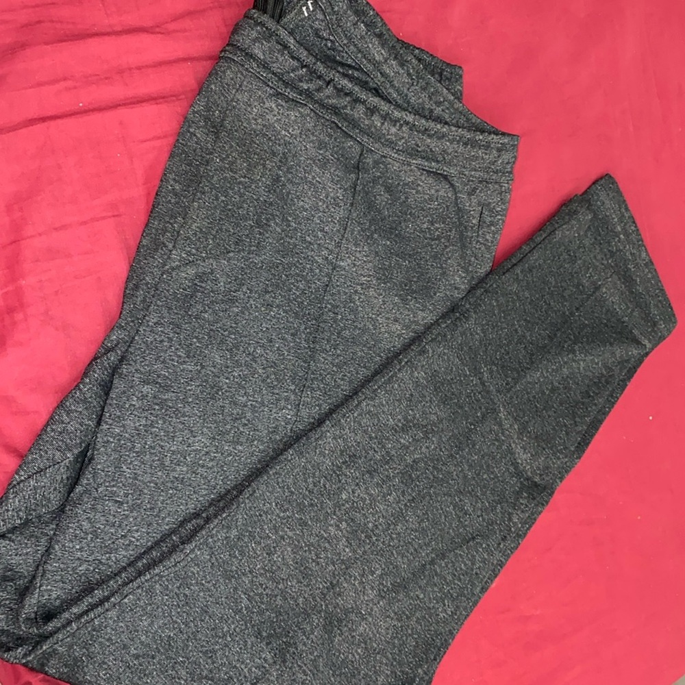 Tommy Bahama sweat pants, gray lots of strech
Size Large